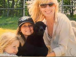 Mulligan studied english at mcmaster university in hamilton, ontario.2 she started at. R75cjqxcoptrem