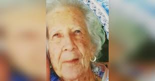 Anna Gear's Instagram, Twitter & Facebook