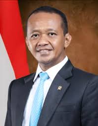 Demokrasi di Papua tentang keberadaan alamnya, manusianya sekarang sudah  tidak ada lagi dikarenakan kebobrokan pemerintah yang tidak transparan  dalam memimpin sistem yang benar, mereka banyak memainkan aspirasi rakyat  Papua yang sekarang ini