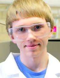 Two Ames Laboratory science interns are awarded prestigious scholarships