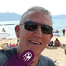 Why do men sometimes have their right pant leg up above their leg?