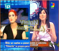 El estreno de divina comida, el nuevo ciclo de telefe conducido por lizy tagliani trajo aparejada una polémica debido a los comentarios de daniel tobal, ex pareja de viviana canosa, quien señaló que los muebles que la humorista tenía en su living habían sido suyos. La Ventana Indiscreta De Julia Las Hermanas Sean Unidassss