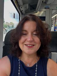 On our way to meet with the lovely @neetschapman to celebrate the  publication of her new book. Can't wait!! 🎉🥂❤️❤️