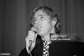 Robyn Beach's Instagram, Twitter & Facebook