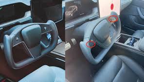 Das neue tesla model s plaid: New Tesla Model S Plaid Photos Reveal Small Update To The Yoke Steering Wheel
