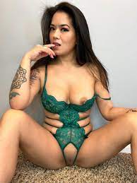 Hope you enjoy a Vietnamese MILF with curves in the right places! First  time poster : rAsiansGoneWild