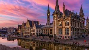 Company, those who are in accompaniment. Gent Reisefuhrer Planet Of Hotels