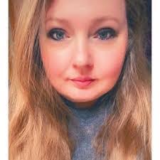 Nicole Dewes's Instagram, Twitter & Facebook