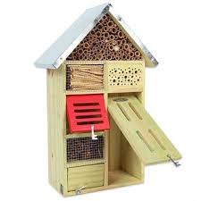 Hotel A Insectes En Bois Pour Accueillir Chrysopes Perce Oreilles Coccinelles Et Abeilles Hotel A Insectes Amenagement Jardin Maison Abeille