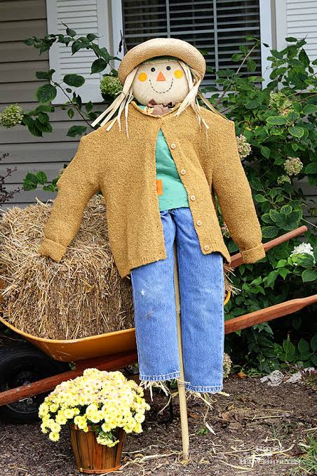DIY Scarecrow Tutorial - House of Hawthornes