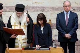 Όταν γράφει η κατερίνα σακελλαροπούλου «εθεάθη να εισέρχεται στο μέγαρο μαξίμου την περασμένη παρασκευή» δυο ενδεχόμενα υπάρχουν. Katerina Sakellaropoyloy Orkisthke H Prwth Gynaika Proedros Ths Dhmokratias Lifo