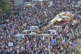 Listopadu roku 1989 skončila konfrontací na národní třídě. Galerie Nejvetsi Demonstrace Od Roku 89 Pripomente Si Vyrazne Protesty Ktere Zaplnily Vaclavak Foto 3 E15 Cz