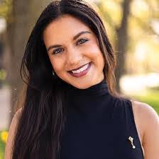 Vickie Laughlin's Instagram, Twitter & Facebook