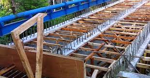 Pelaksanaan pekerjaan kolom, balok, plat lantai, dan tangga. Metode Pelaksanaan Pekerjaan Pembuatan Bekisting Kolom Sloof Lantai