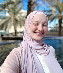 Alina Brown's Instagram, Twitter & Facebook