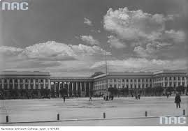 W tle widoczny pałac saski z grobem nieznanego żołnierza (lata 30). Palac Saski Historia Zmarnowanych Szans Portal Historyczny Histmag Org Historia Dla Kazdego