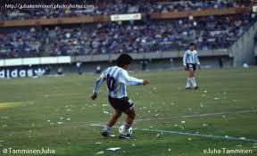 Conta oficial do torneio continental mais antigo do mundo. Uzivatel Juha Tamminen Na Twitteru Argentina V Peru Partido Inaugural De La Copa America 1987 Y La Zurda Mas Famosa De La Historia En El Estadio Monumental Diapositivas De 100 Asa Escaneadas
