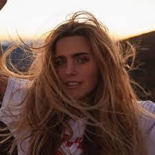 Mariam Brown's Instagram, Twitter & Facebook