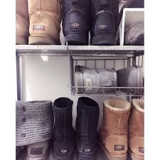 毎年 寒い季節になると出番が多くなるブーツ 雨や雪の日はレインブーツも重宝しますよね でも とくにロングブーツは長さがあって型崩れもしやすいし 収納方法が分からない なんていう方もいるのではないでしょうか ブーツを置いたけど余ったスペースがも
