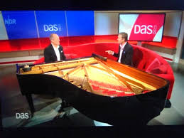 Täglich, was im norden gesprächsthema ist. Joja Wendt Der Pianist