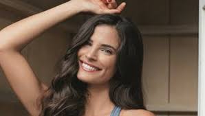 Σε πελάγη ευτυχίας πλέουν η χριστίνα μπόμπα με ο σάκης τανιμανίδης, καθώς ήρθαν στον κόσμο τα δύο τους κοριτσάκια. Me Neo Konto Look Sta Mallia H Xristina Mpompa Star Gr