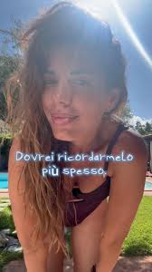 📸 il caldo di agosto ma è settembre 🙈 Una foto al mare ma sono in città  🤣🙈 …ecco la crisi post rientro dalle vacanze lunghe 😭 . . . . . .  #bglove #bikini