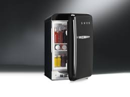 Mini Refrigerador Clase E Fab5rne Coleccion Smeg 50 S Style By Smeg Mini Fridge Smeg Mini Fridge Small Mini Fridge