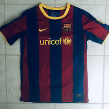 At 17, messi made his fc barcelona debut in 2003 in a match against rcd espanyol. Fsfmiwedvtzl4m