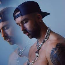 Aiden Wilkinson's Instagram, Twitter & Facebook