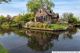 The dutch government spends €5,5 billion a year (as of 2017) on roads, the. This Is What Things Look Like In A Town With No Roads Huffpost Life