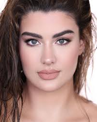 59 3 K Mentions J Aime 1 393 Commentaires Rawan Bin Hussain Rawan Sur Instagram روج سائل مات بلون البشره حال Stylish Girl Images Model Pretty Face