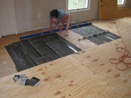 How To Level A Plywood Or Osb Subfloor Using Asphalt Shingles Construction Felt In 2020 Diy Flooring Flooring Old Wood Floors
