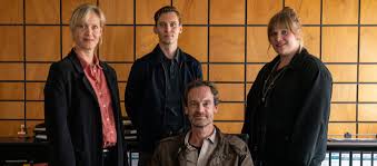 Dortmunder „tatort, der „heile welt heißt, aber zu zeigen versucht, wie schnell eine welt als so unheil sichtbar wird, wie sie eigentlich immer war. Tatort Dortmund Bavaria Fiction Gmbh