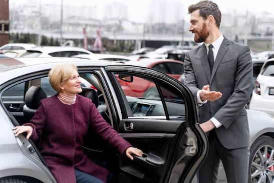 Top Chauffeur Service for Executives | Smart Drive Trip