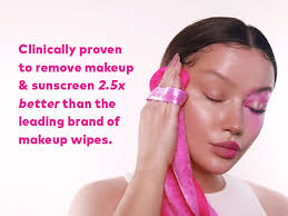 Amazon.com: MakeUp Eraser, Erase All Makeup With Just Water, Including  Waterproof Mascara, Eyeliner, Foundation, Lipstick and More (Chic Black) :  Makeup Eraser: Everything Else