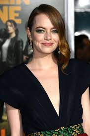 She is the recipient of various accolades, including an academy award, a british academy fil. Emma Stone Starportrat News Bilder Gala De