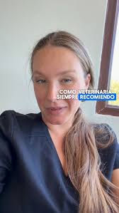 Atención petlovers! 🐾💚 Nuestra querida médico veterinario Evelyne Verde  trae una noticia que hará mover colitas de felicidad: ✨ 20% de descuento en  vacunación antirrábica + microchip de identificación en compras sobre