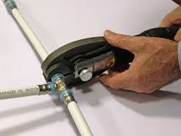 как провести воду в дом из колодца своими руками Kakie Oshibki Delayut Pri Pajke Plastikovyh Vodoprovodnyh Trub Arhitekturnyj Zhurnal Adcity V 2020 G Vodoprovodnye Truby Truby Vodyanoe Otoplenie