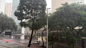 Chove forte em BH nesta sexta-feira (6); volume pode chegar a 30 mm até sábado (7)