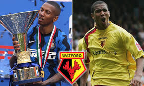 Ashley young scored his first premier league goals for manchester united since 2016 against watford tonight and owen hargreaves was seriously impressed. Watford Ashley Young Is In Talks To Return To His Former Club With Inter Milan Deal Set To Expire Daily Mail Online