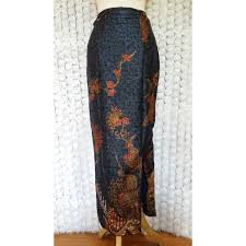 Rok batik banyak modelnya, lihat di sini inspirasinya. Rok Wanita Model Terbaru Rok Batik Semi Sutera Adistya Model Pramugari Belah Samping Rok Wisuda Shopee Indonesia
