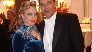 Dort gab sie den von zarah. Nina Proll Mit Gregor Bloeb Bild Tomschi Peter Opernball Anna Netrebko Johann Strauss