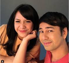 Model rambut layer merupakan salah satu model rambut favorit banyak orang terutama wanita, karena cocok dengan berbagai bentuk wajah model rambut flirty flip merupakan model potongan rambut pendek atau sebahu yang menghadirkan poni tipis dan rambut di bagian pipi lebih tebal. Gaya Rambut Hits Nagita Slavina Bob Pendek Hingga Korean Style Okezone Lifestyle