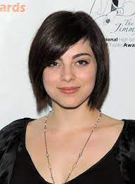 Short Blunt Haircuts With Bangs Krysta Rodriguez Short Bob Hairstyle With Side Bangs Hairstyl Bob Hairstyles With Bangs Straight Bob Haircut Bob Hairstyles