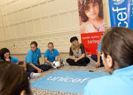 October 2012 Baku Azerbaijan Shakira Discusses The Power Of Eduaction With Azerbaijani Girls Shakira Habla Del Poder Shakira Inspirational People Unicef