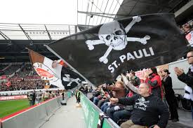 Pauli gemeinsam mit der millerntor gallery (mtg) zu jedem heimspiel wieder einen limitierten kunstdruck heraus, so auch zum ersten heimspiel der saison 2021/22 gegen holstein kiel. Fc St Pauli Bundesliga Reisefuhrer