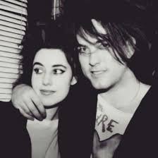 El Cumplio El Sueno Que Muchos Han Tenido Casarse Con Su Novia De La Infancia Hoy Llevan 30 Anos De Feliz Matrimoni Robert Smith The Cure Robert Smith Robert