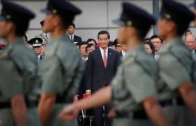 2,613,537 likes · 92,235 talking about this. æ¢æŒ¯è‹±åœ¨ä¾å¥‰åŒ—äº¬å'Œé¦™æ¸¯ä¹‹é—´èµ°é'¢ä¸ çº½çº¦æ—¶æŠ¥ä¸­æ–‡ç½'