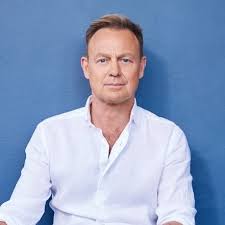 He is an actor, known for neighbours (1985), mda (2002) and jeff wayne's musical version of the war of the worlds alive on stage! Jason Donovan Photos Facebook