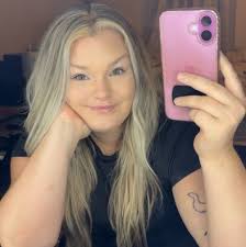 What to wear in hot weather to stay cool?